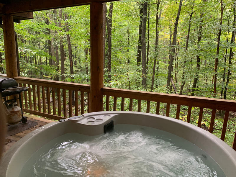 The Allure of Cabins with Hot Tubs