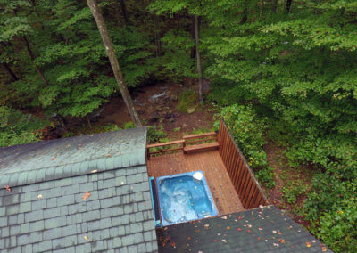 Black Bear Cabin - Property and Hot Tub