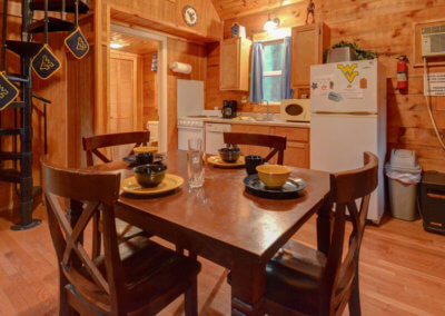 Mountaineer Cabin - Dining