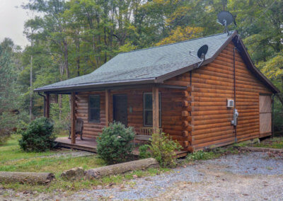White Tail Cabin - Exterior