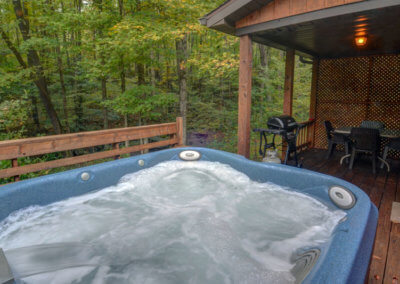 White Tail Cabin - Hot Tub and Deck